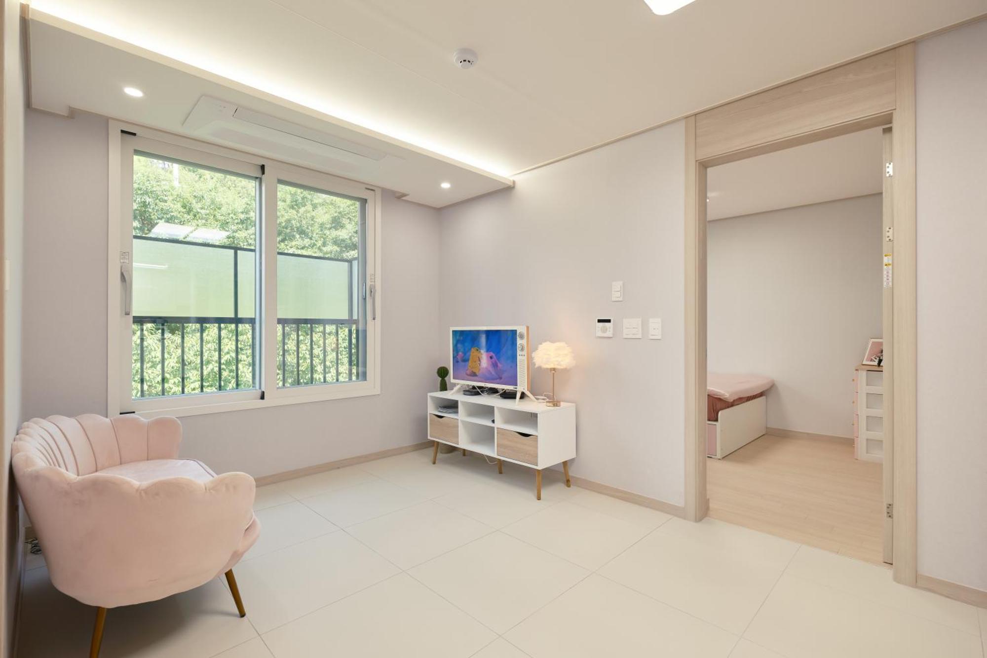 Pink 4 Bedroom Seoul