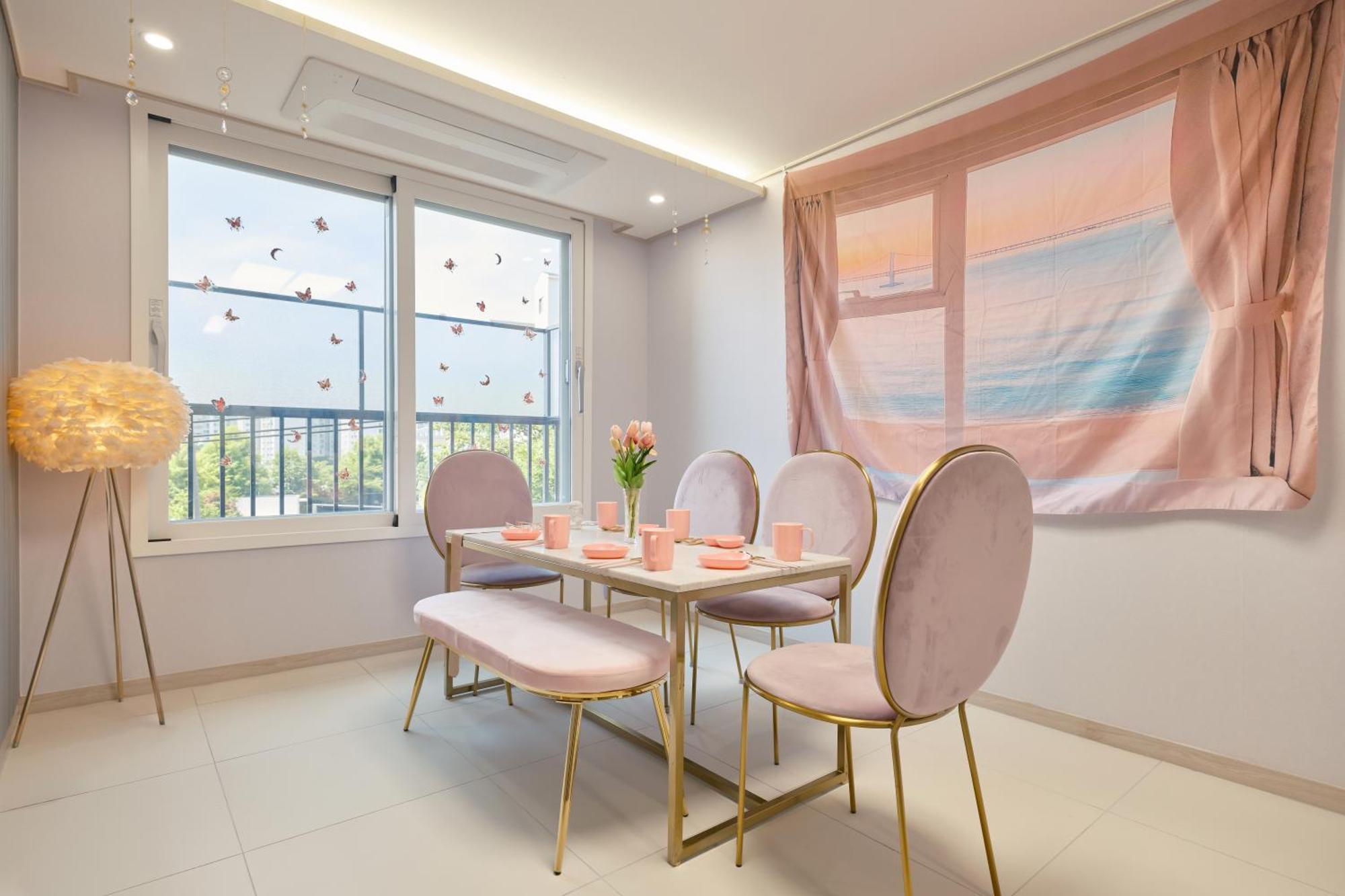 Pink 4 Bedroom *