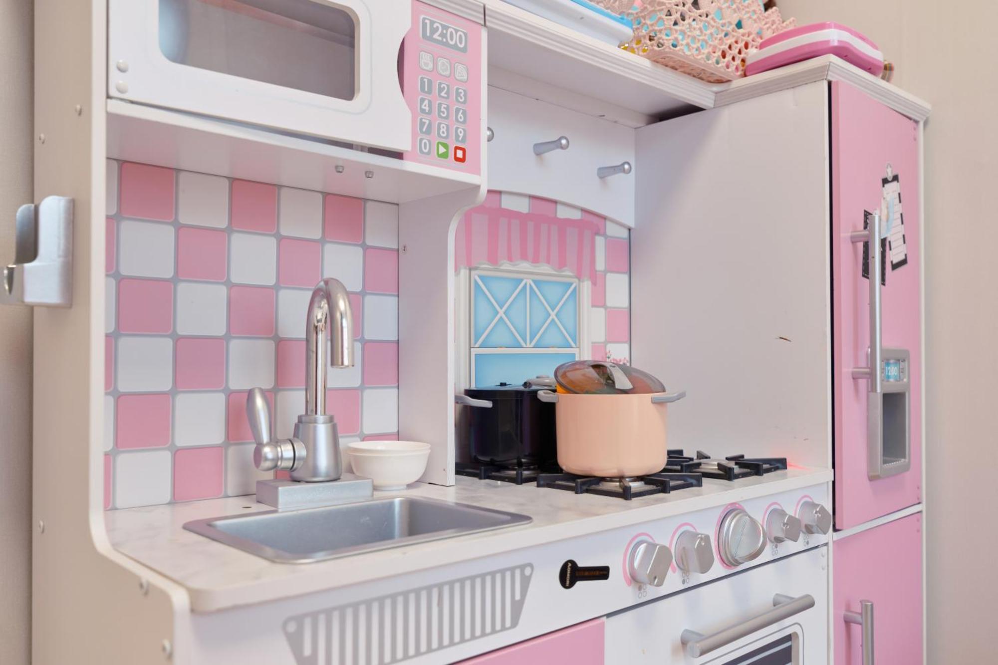 Apartment Pink 4 Bedroom