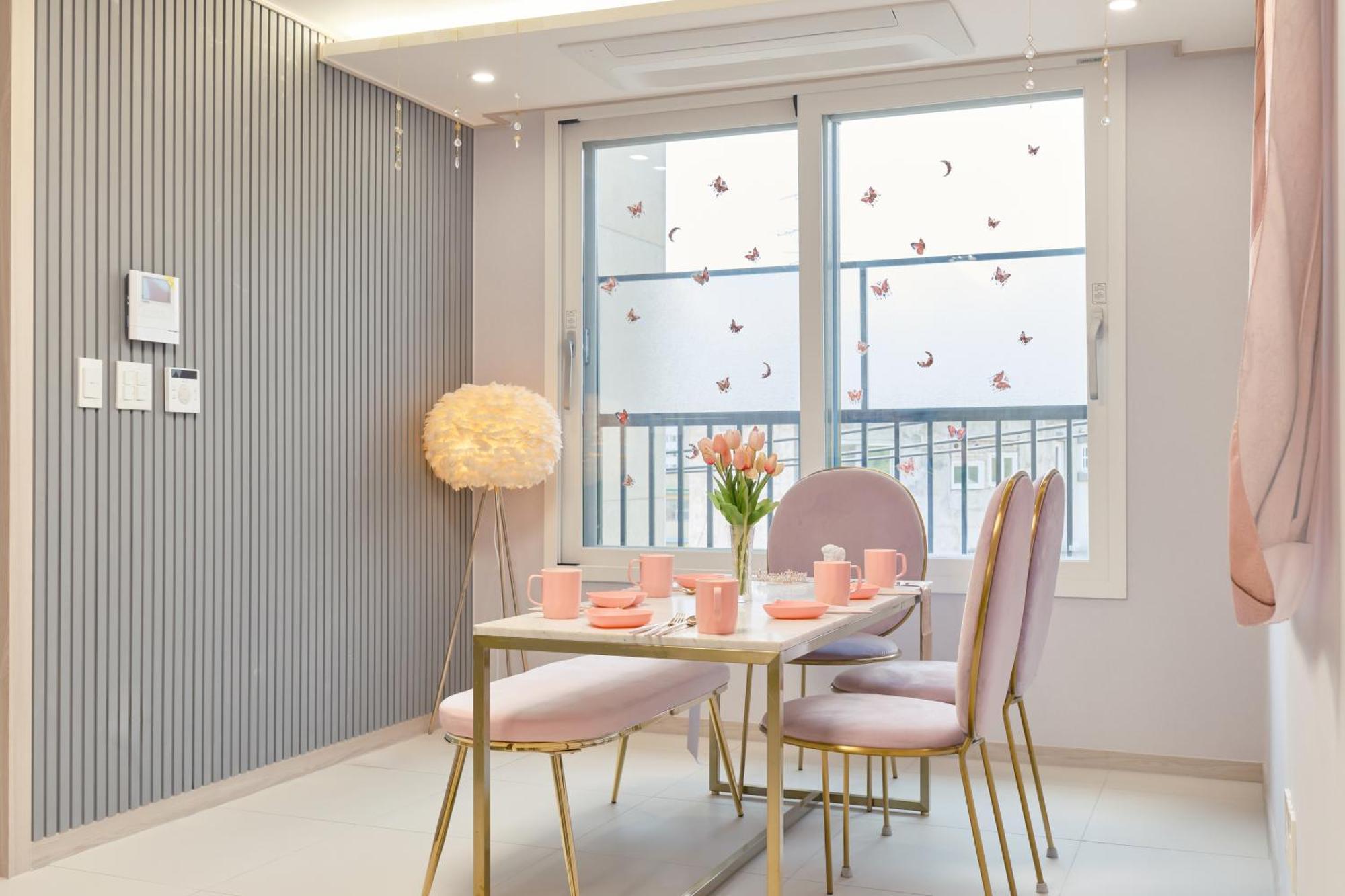 Pink 4 Bedroom Apartment