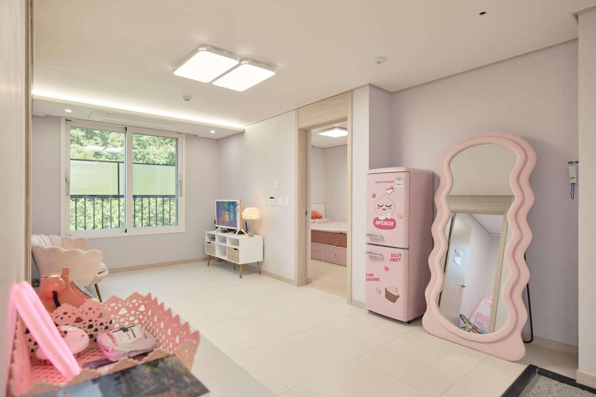 Pink 4 Bedroom