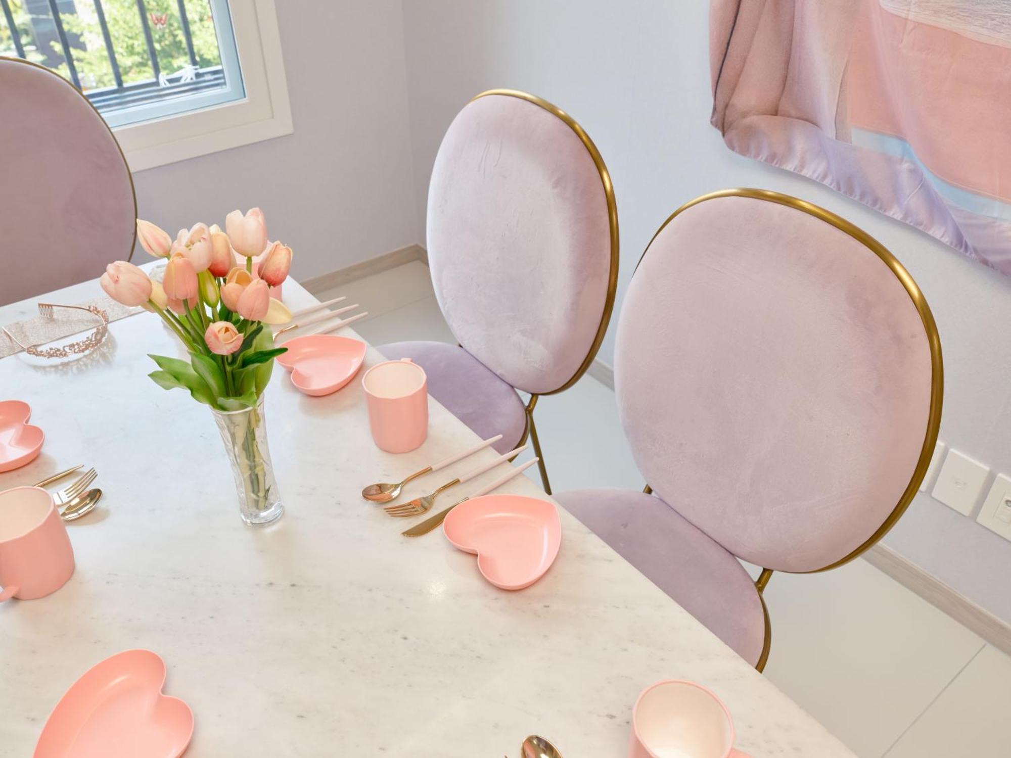 Apartment Pink 4 Bedroom