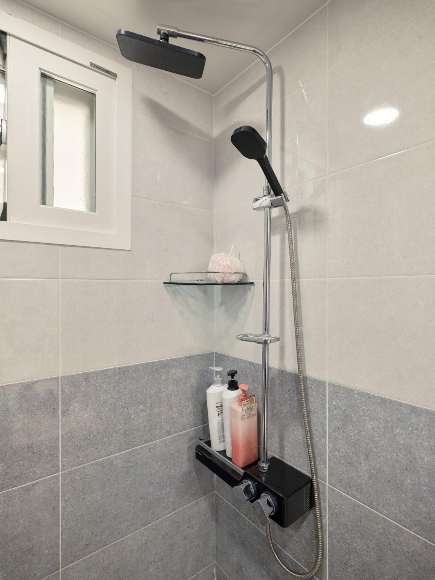 Pink 4 Bedroom Apartment Seoul